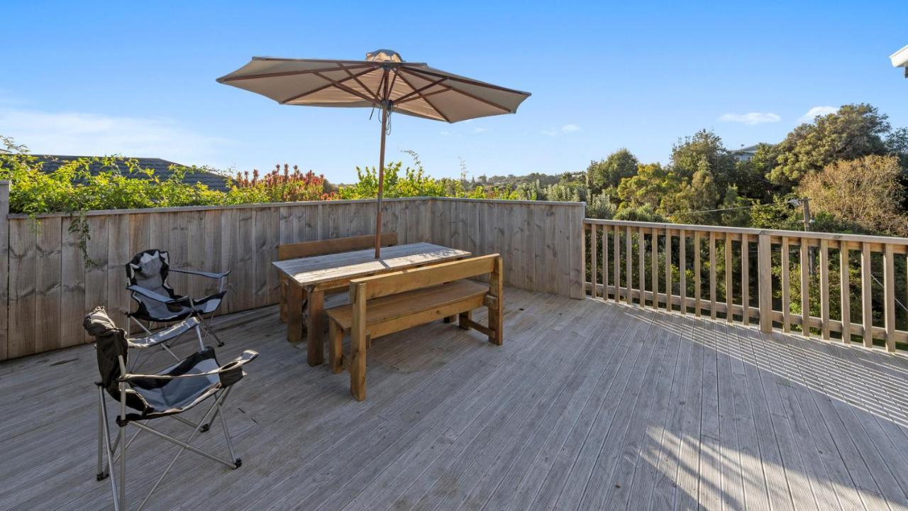 Kapiti Views - Waikanae Beach Holiday Home Exterior photo